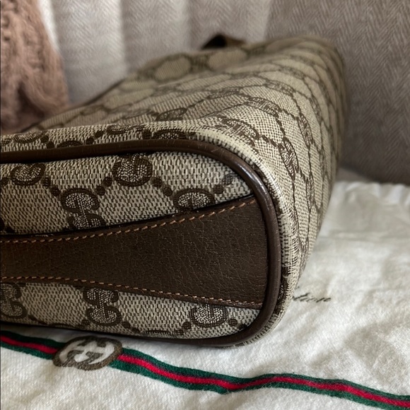 Gucci GG Supreme Crossbody Bag - Picture 13 of 17